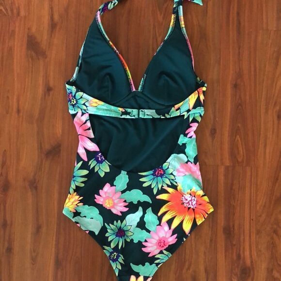 NEW Old Navy. Floral one piece swimsuit open back removable pads size medium - Picture 4 of 4